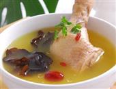 喝汤好处多饭前喝汤易苗条