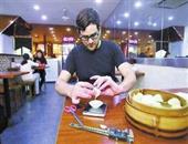 美国男子吃遍上海52家小笼包店