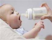 新生儿如何喂奶粉