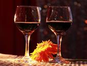 男人喝红酒可降低肺癌风险