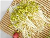 黄豆芽：适宜老年人食用的冬季保健品