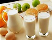 纯牛奶PK早餐奶 哪个营养更好？