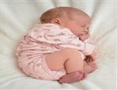新生儿一次睡6个小时正常吗 判断新生儿睡眠是否正常的方法