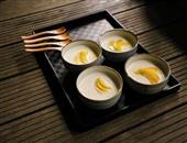 宝宝吐奶像豆腐渣样的原因 宝宝吐奶有什么解决方法