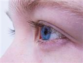 眼睑痉挛的原因及治疗方法 哪些因素会引起眼睑痉挛