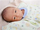 宝宝肚脐眼红是怎么回事 小婴儿肚脐眼上面鼓出来正常吗如何护理