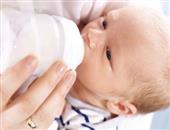 宝宝身上长癣怎么办 引起婴儿奶廯的病因