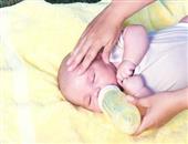 两月宝宝吐奶怎么处理 宝宝吐奶的预防方法