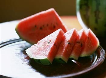准妈妈们究竟能不能吃西瓜 准妈妈们究竟能不能吃西瓜