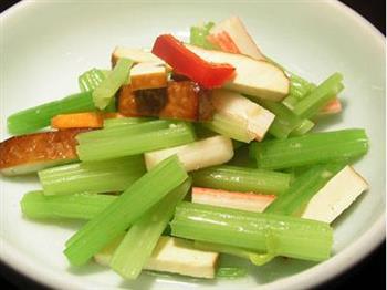 四种芹菜的吃法可以治小病 四种芹菜的吃法可以治小病