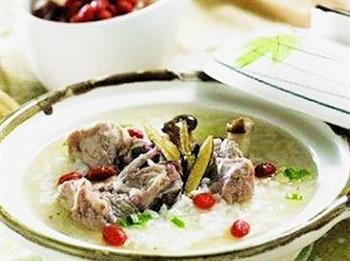 六款中医药膳帮你摆脱贫血困扰