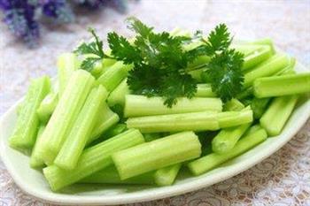 绿芹菜可以有效降血压和抗癌
