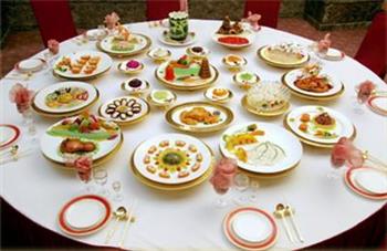 中国餐桌上需要注意的三大礼仪
