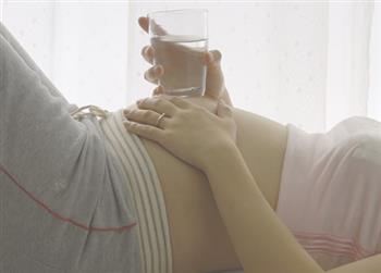 怀孕初期出现了自然流产怎么处理