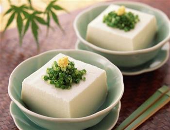 嫩豆腐的选购技巧_豆腐的使用效果_豆腐的储存方法