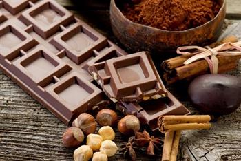 老人常吃黑巧克力能有效预防心脏病