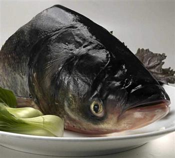 白癜风患者吃鱼头会影响健康吗