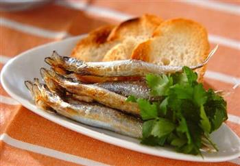 柳叶鱼的功效与作用_柳叶鱼的营养价值_柳叶鱼的适用人群