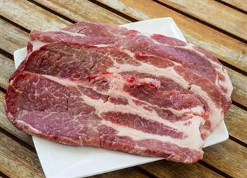 猪脖的功效与作用_适合体质_食用禁忌_如何挑选_制作技巧