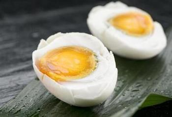 咸鸭蛋的功效与作用_咸鸭蛋的营养价值_咸鸭蛋的食用禁忌