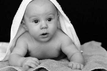 新生儿疝气症状是什么 新生儿疝气的病因是什么