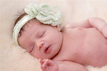 为什么宝宝喜欢撅着屁股趴着睡 刚出生的宝宝有哪些睡觉姿势