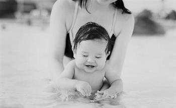 婴儿游泳害怕怎么办 婴儿游泳的好处