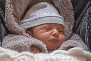 初生的婴儿穿多少不着凉 初生婴儿要睡多久