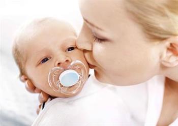 婴儿痤疮和湿疹的区别 怎样护理婴儿湿疹