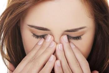 鼻子上经常长脓包的原因 导致鼻子毛孔堵塞的因素