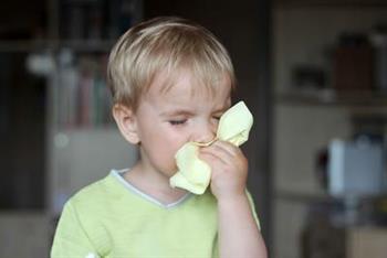 三岁宝宝流鼻涕吃什么药好 宝宝流鼻涕什么原因