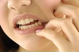 牙龈疼怎么办_牙龈肿痛的原因_牙龈肿痛是怎么引起的