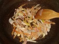 杂蔬干鱿虾条的做法步骤3
