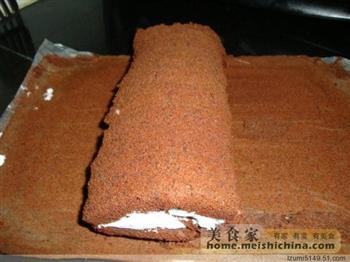 巧克力蛋糕卷的做法步骤7