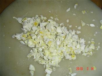 咸鸭蛋拌豆腐的做法步骤3