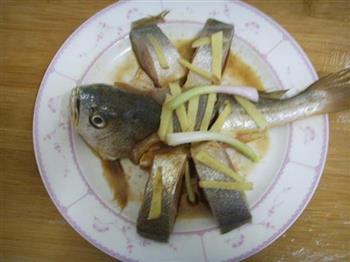 清蒸黄鱼的做法步骤2