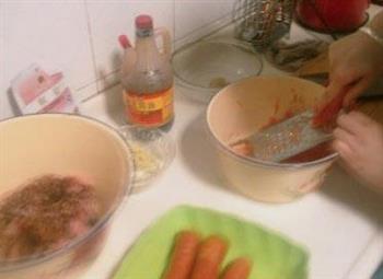 胡萝卜猪肉丸子的做法步骤2