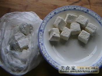 脆皮豆腐的做法步骤3