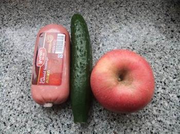 黄瓜苹果方腿色拉的做法图解1