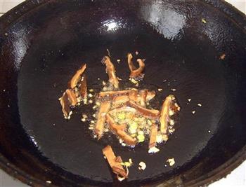 香菇韭菜虾仁的做法步骤3
