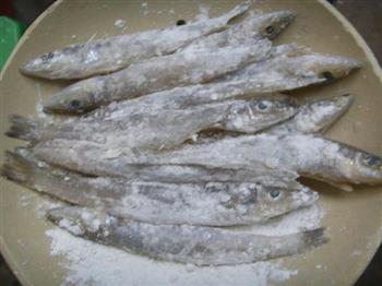 椒盐沙丁鱼的做法步骤2