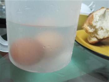 微波版白水煮鸡蛋的做法图解5