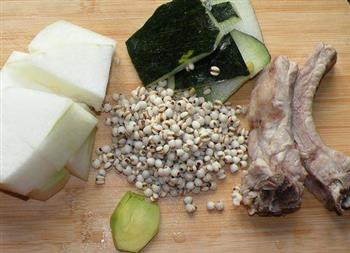 薏米冬瓜排骨汤的做法图解1