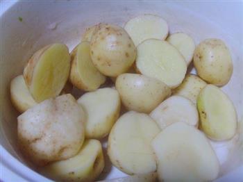 土豆烧鸡翅的做法步骤2