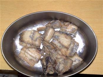 韭菜花素炒白带鱼的做法步骤1