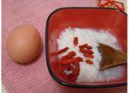 米酒鸡蛋的做法图解1