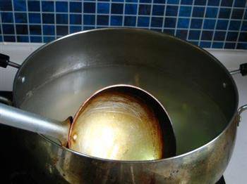 大枣黄豆猪蹄汤的做法步骤3