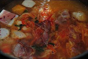 石锅鱼丸泡菜汤的做法步骤5
