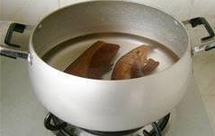 干锅腊肉豆结的做法步骤5