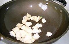 干锅腊肉豆结的做法步骤7